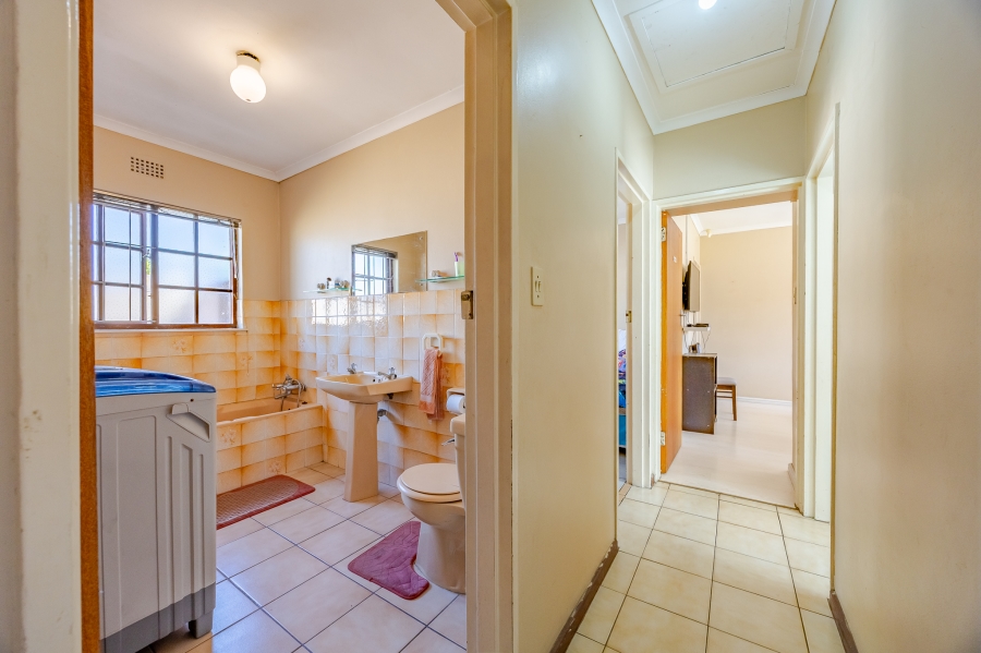 5 Bedroom Property for Sale in Bothasig Western Cape